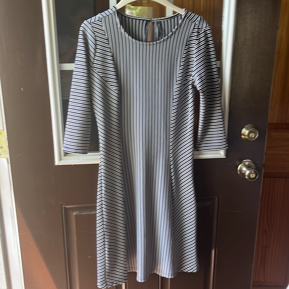 Cute blue and white stripped dress. 3/4 sleeve, mid length